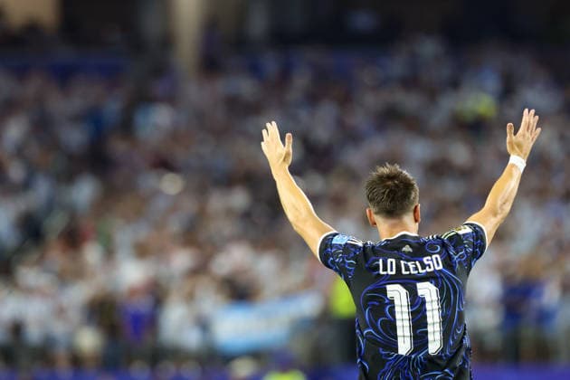 ARLINGTON, TX - JUNE 27: Giovani Lo Celso 11 of Argentina holds his arms up after scoring a goal during the FIFA World Cup, WM, Weltmeisterschaft, Fussball 2026 Group J match between Jordan and Argentina on June 27, 2026, at Dallas Stadium in Dallas, Texas. (Photo by David Buono Icon Sportswire) SOCCER: JUN 27 FIFA World Cup 26 Group J - Jordan vs Argentina EDITORIAL USE ONLY Icon260627026