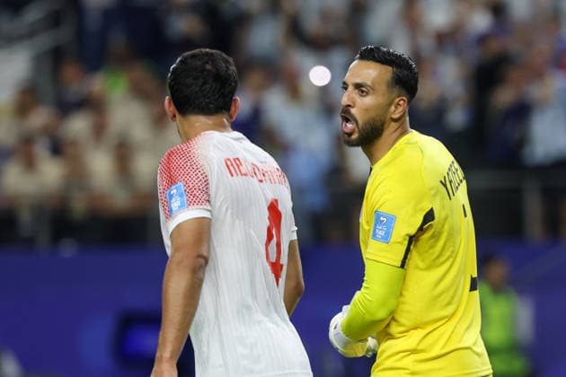 ARLINGTON, TX - JUNE 27: Yazeed Abulaila 1 of Jordan yells in frustration toward Husam Abu Dahab 4 of Jordan after missing a save on a penalty kick during the FIFA World Cup, WM, Weltmeisterschaft, Fussball 2026 Group J match between Jordan and Argentina on June 27, 2026, at Dallas Stadium in Dallas, Texas. (Photo by David Buono Icon Sportswire) SOCCER: JUN 27 FIFA World Cup 26 Group J - Jordan vs Argentina EDITORIAL USE ONLY Icon260627029
