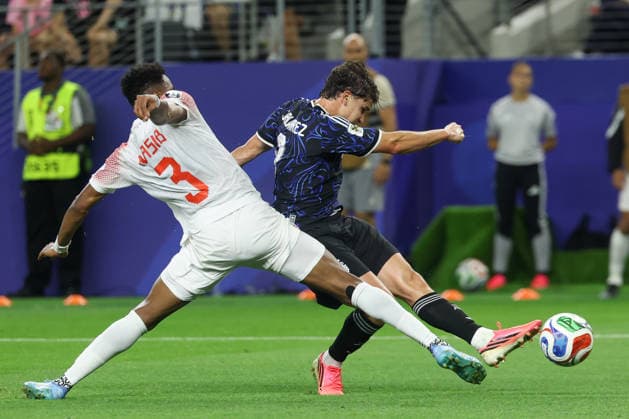 ARLINGTON, TX - JUNE 27: Julian Alvarez 9 of Argentina takes a shot around Abdallah Nasib 3 of Jordan during the FIFA World Cup, WM, Weltmeisterschaft, Fussball 2026 Group J match between Jordan and Argentina on June 27, 2026, at Dallas Stadium in Dallas, Texas. (Photo by David Buono Icon Sportswire) SOCCER: JUN 27 FIFA World Cup 26 Group J - Jordan vs Argentina EDITORIAL USE ONLY Icon260627036