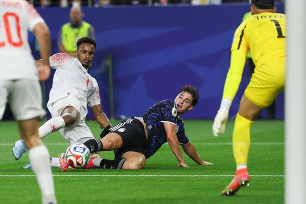 ARLINGTON, TX - JUNE 27: Julian Alvarez 9 of Argentina attempts to take a shot off a rebound while laying on the pitch in front of Abdallah Nasib 3 of Jordan during the FIFA World Cup, WM, Weltmeisterschaft, Fussball 2026 Group J match between Jordan and Argentina on June 27, 2026, at Dallas Stadium in Dallas, Texas. (Photo by David Buono Icon Sportswire) SOCCER: JUN 27 FIFA World Cup 26 Group J - Jordan vs Argentina EDITORIAL USE ONLY Icon260627037