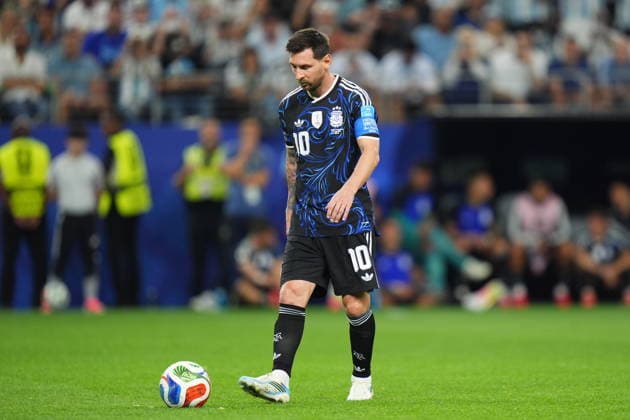 Jordan v Argentina - FIFA World Cup, WM, Weltmeisterschaft, Fussball 2026 - Group J ARLINGTON, USA - JUNE 27: Lionel Messi (10) of Argentina uses a freekick during the FIFA World Cup 2026 Group J match between Jordan and Argentina at Dallas Stadium in Dallas, United States on June 27, 2026. Hakan Akgun Anadolu Texas United States. Editorial use only. Please get in touch for any other usage.  Copyright: x2026xAnadoluxHakanxAkgunx