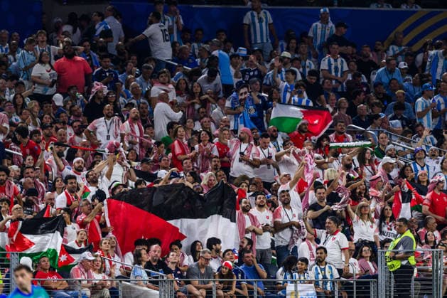 260627 The flag of Jordan in the stands during the FIFA World Cup, WM, Weltmeisterschaft, Fussball 2026 football match between Jordan and Argentina on June 27, 2026 in Dallas. Photo: Ludvig Thunman BILDBYRAN kod LT LT0808 fotboll football soccer fotball vm fotbolls-vm fotball-vm fotbolls-vm 2026 fifa world cup 2026 day 17 bbeng *** 260627 The Jordanian flag in the stands during the 2026 FIFA World Cup soccer match between Jordan and Argentina on June 27, 2026 in Dallas. Photo by Ludvig Thunman, BILDBYRAN. Code: LT LT0808. soccer, football, soccer World Cup, 2026 FIFA World Cup, Day 17, bbeng  Copyright: LUDVIGxTHUNMAN BB260627LT091