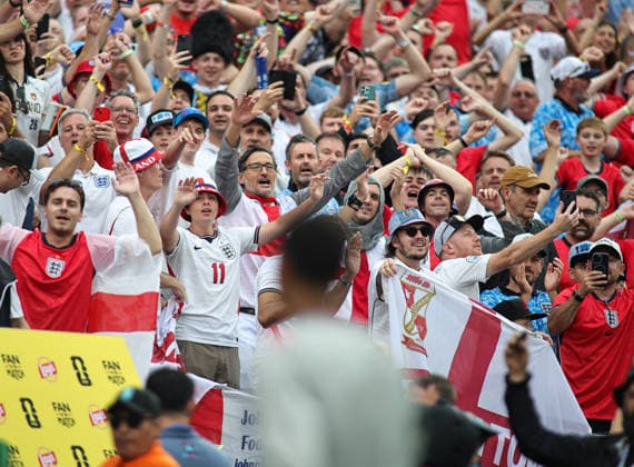 June 27, 2026, Rutherford, New Jersey, USA: Fans sing the Beatles song Ã¢â‚¬oeHey JudeÃ¢â‚¬Â to England midfielder Jude Bellingham after the June 27th FIFA World Cup, WM, Weltmeisterschaft, Fussball 2026 matchup between Panama and England at MetLife Stadium in East Rutherford, New Jersey. Rutherford USA - ZUMAs325 20260627_zsp_s325_123 Copyright: xJessxStilesx