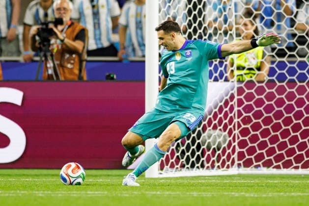Emiliano Martinez seen during FIFA World Cup, WM, Weltmeisterschaft, Fussball 2026 game between national teams of Jordan and Argentina (Grzegorz Wajda Ball Raw Images) Arlington Dallas Stadium USA Copyright: xGrzegorzxWajdax grzegorzwajda_jordan_argentina_2526_7-26