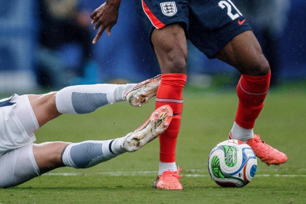 Panama vs England NOVA JERSEY, NJ - 27.06.2026: PANAMA VS ENGLAND - CARRASQUILLA Adalberto of Panama and MADUEKE Noni of England during the match between Panama and England, valid for the third round of the group stage of the 2026 World Cup, held at MetLife Stadium in New Jersey, United States. (Photo: Marcelo Machado de Melo Fotoarena) x2972925x  MarceloxMachadoxdexMelo