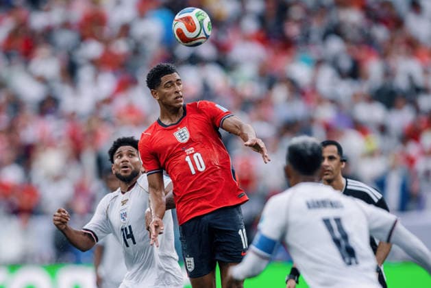 Panama vs England NOVA JERSEY, NJ - 27.06.2026: PANAMA VS ENGLAND - Bellingham Jude of England challenges Carlos Harvey of Panama for the ball during the match between Panama and England, valid for the third round of the group stage of the 2026 World Cup, held at MetLife Stadium in New Jersey, United States. (Photo: Marcelo Machado de Melo Fotoarena) x2972917x  MarceloxMachadoxdexMelo