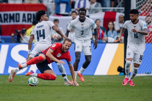 Panama vs England NOVA JERSEY, NJ - 27.06.2026: PANAMA VS ENGLAND - Kane Harry of England is fouled during the match between Panama and England, valid for the third round of the group stage of the 2026 World Cup, held at MetLife Stadium in New Jersey, United States. (Photo: Marcelo Machado de Melo Fotoarena) x2972919x  MarceloxMachadoxdexMelo