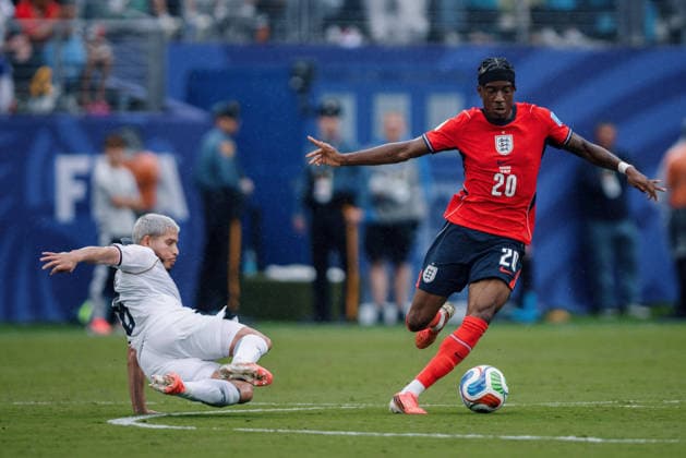 Panama vs England NOVA JERSEY, NJ - 27.06.2026: PANAMA VS ENGLAND - CARRASQUILLA Adalberto of Panama and MADUEKE Noni of England during the match between Panama and England, valid for the third round of the group stage of the 2026 World Cup, held at MetLife Stadium in New Jersey, United States. (Photo: Marcelo Machado de Melo Fotoarena) x2972924x  MarceloxMachadoxdexMelo