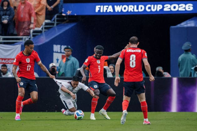 Panama vs England NOVA JERSEY, NJ - 27.06.2026: PANAMA VS ENGLAND - Rogers Morgan of England pulls Blackman Cesar of Panama during the match between Panama and England, valid for the third round of the group stage of the 2026 World Cup, held at MetLife Stadium in New Jersey, United States. (Photo: Marcelo Machado de Melo Fotoarena) x2972933x  MarceloxMachadoxdexMelo
