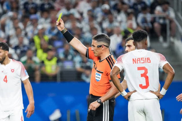 The Referee Istvan Kovacs shows yellow card to Yazan Al-Arab of Jordan during a FIFA Men’s World Cup 2026 Group Stage football match between Jordan and Argentina at Dallas Stadium, in Arlington on June 27th 2026 (Photo by Alexandra Fechete SPP)  Copyright: xAlexandraxFechete SPPx Sportspressphoto_SPR178798