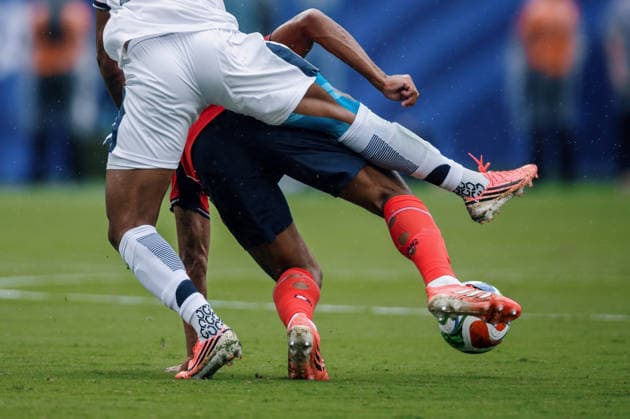 Panama vs England NOVA JERSEY, NJ - 27.06.2026: PANAMA VS ENGLAND - Bellingham Jude of England challenges Carlos Harvey of Panama for the ball during the match between Panama and England, valid for the third round of the group stage of the 2026 World Cup, held at MetLife Stadium in New Jersey, United States. (Photo: Marcelo Machado de Melo Fotoarena) x2972939x  MarceloxMachadoxdexMelo
