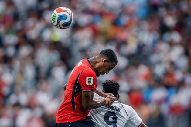 Panama vs England NOVA JERSEY, NJ - 27.06.2026: PANAMA VS ENGLAND - KONSA Ezri of England challenges RODRIGUEZ Tomas of Panama for the ball during the match between Panama and England, valid for the third round of the group stage of the 2026 World Cup, held at MetLife Stadium in New Jersey, United States. (Photo: Marcelo Machado de Melo Fotoarena) x2972945x  MarceloxMachadoxdexMelo