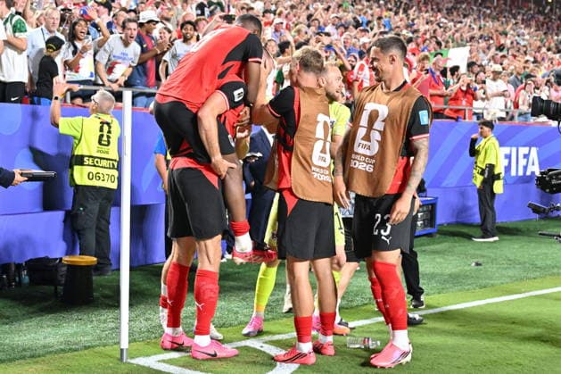 FIFA World Cup, WM, Weltmeisterschaft, Fussball 2026 - Group J - Algeria vs Austria Sasa Kalajdzic of Austria (C) celebrates with his teammates after scoring the 3-3 goal during the FIFA World Cup 2026 group stage match Algeria against Austria, in Kansas City, Missouri, USA, 27 June 2026. KANSAS CITY United States  Copyright: xAMYxKONTRASx