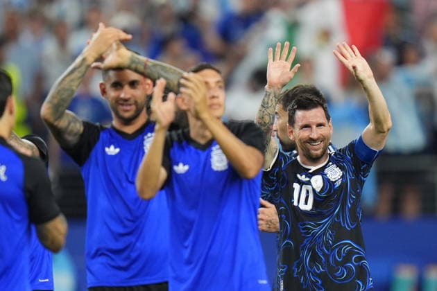 Jordan v Argentina - FIFA World Cup, WM, Weltmeisterschaft, Fussball 2026 - Group J ARLINGTON, USA - JUNE 27: Lionel Messi (10) of Argentina greets the fans after the FIFA World Cup 2026 Group J match between Jordan and Argentina at Dallas Stadium in Dallas, United States on June 27, 2026. Hakan Akgun Anadolu Texas United States. Editorial use only. Please get in touch for any other usage.  Copyright: x2026xAnadoluxHakanxAkgunx