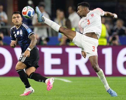 June 27, 2026, Arlington, Texas, USA: Jordan defender ABDALLAH NASIB (3) kicks the ball during the 2026 FIFA World Cup, WM, Weltmeisterschaft, Fussball Group J match between Argentina and Jordan at Dallas Stadium in Arlington, Texas. Arlington USA - ZUMAh193 20260627_zsp_h193_065 Copyright: xDanielxMcGregor-Huyerx