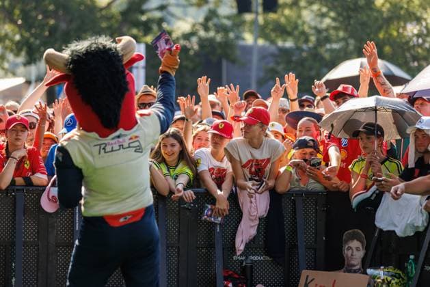 Fans warten auf ihre Helden, Grosser Preis von Oesterreich, Motorsport, Formel 1, Saison 2026, 28.06.2026 Grosser Preis von Oesterreich, Motorsport, Formel 1, Saison 2026, 28.06.2026 Spielberg *** Fans await their heroes, Austrian Grand Prix, Motorsports, Formula 1, 2026 Season, June 28, 2026 Austrian Grand Prix, Motorsports, Formula 1, 2026 Season, June 28, 2026, Spielberg Copyright: xEibner-Pressefoto AlexanderxNeisx EP_ANS