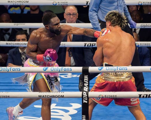 June 28, 2026, Brooklyn, New York, USA: XANDER ZAYAS (red trunks) battles JARON ENNIS in a bout for the WBO and WBA World Super-Welterweight titles at the Barclays Center in Brooklyn, New York. Brooklyn USA - ZUMAp109 20260628_zaf_p109_004 Copyright: xJoelxPlummerx