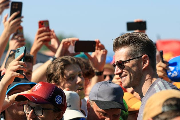 MOTORSPORTS, FORMULA 1 - GP of Austria 2026 SPIELBERG,AUSTRIA,28.JUN.26 - MOTORSPORTS, FORMULA 1 - Grand Prix of Austria, Red Bull Ring. Image shows Nico Huelkenberg (GER Audi) and fans.  GEPAxpictures xMarioxBuehner-Weinrauch