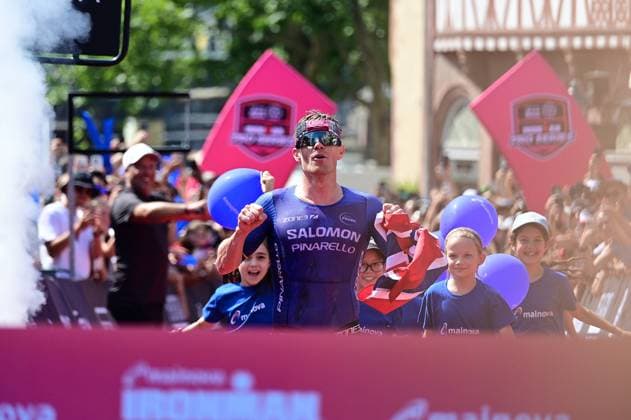 28.06.2026 xkhx Frankfurt am Main Mainova IRONMAN Frankfurt European Championship, EM, Europameisterschaft 2026 Im Ziel Platz 1 Sieger Casper Stornes 4:50:23 Stunden *** June 28, 2026 xkhx Frankfurt am Main Mainova IRONMAN Frankfurt European Championship 2026 At the finish line: 1st place, winner Casper Stornes, 4 hours, 50 minutes, 23 seconds