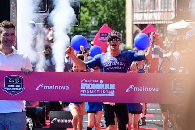 28.06.2026 xkhx Frankfurt am Main Mainova IRONMAN Frankfurt European Championship, EM, Europameisterschaft 2026 Im Ziel Platz 1 Sieger Casper Stornes 4:50:23 Stunden *** June 28, 2026 xkhx Frankfurt am Main Mainova IRONMAN Frankfurt European Championship 2026 At the finish line: 1st place, winner Casper Stornes, 4 hours, 50 minutes, 23 seconds