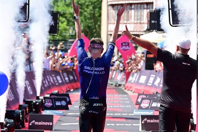 28.06.2026 xkhx Frankfurt am Main Mainova IRONMAN Frankfurt European Championship, EM, Europameisterschaft 2026 Im Ziel Platz 1 Sieger Casper Stornes 4:50:23 Stunden *** June 28, 2026 xkhx Frankfurt am Main Mainova IRONMAN Frankfurt European Championship 2026 At the finish line: 1st place, winner Casper Stornes, 4 hours, 50 minutes, 23 seconds