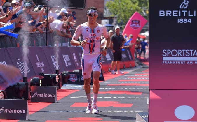 28.06.2026, xblx, Leichtathletik Ironman, Mainova IRONMAN European Championship, EM, Europameisterschaft Frankfurt 2026 v.l. Ziel, Vincent Luis (FRA) (DFL DFB REGULATIONS PROHIBIT ANY USE OF PHOTOGRAPHS as IMAGE SEQUENCES and or QUASI-VIDEO) Frankfurt *** June 28, 2026, xblx, Track and Field Ironman, Mainova IRONMAN European Championship Frankfurt 2026 v l Finish Line, Vincent Luis FRA DFL DFB REGULATIONS PROHIBIT ANY USE OF PHOTOGRAPHS as IMAGE SEQUENCES and or QUASI-VIDEO Frankfurt