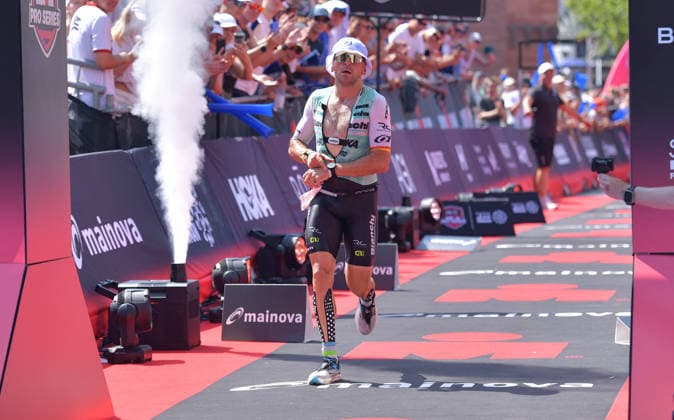 28.06.2026, xblx, Leichtathletik Ironman, Mainova IRONMAN European Championship, EM, Europameisterschaft Frankfurt 2026 v.l. Ziel, Antonio Benito Lopes (ESP) (DFL DFB REGULATIONS PROHIBIT ANY USE OF PHOTOGRAPHS as IMAGE SEQUENCES and or QUASI-VIDEO) Frankfurt *** June 28, 2026, xblx, Track and Field Ironman, Mainova IRONMAN European Championship Frankfurt 2026 v l Finish Line, Antonio Benito Lopes ESP DFL DFB REGULATIONS PROHIBIT ANY USE OF PHOTOGRAPHS as IMAGE SEQUENCES and or QUASI-VIDEO Frankfurt