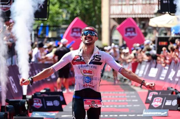 28.06.2026 xkhx Frankfurt am Main Mainova IRONMAN Frankfurt European Championship, EM, Europameisterschaft 2026 Im Ziel Michele Sarzilla (ITA) *** June 28, 2026 xkhx Frankfurt am Main Mainova IRONMAN Frankfurt European Championship 2026 At the finish line: Michele Sarzilla (ITA)