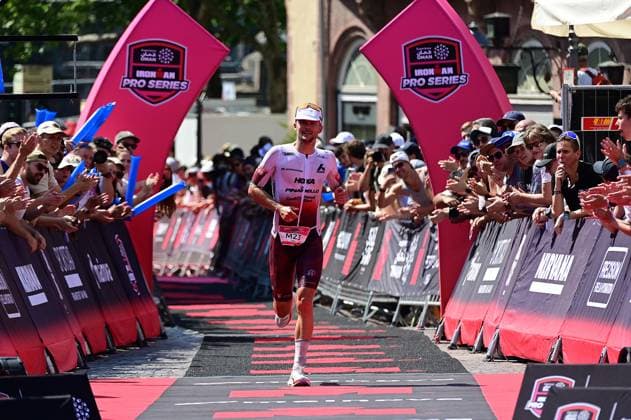 28.06.2026 xkhx Frankfurt am Main Mainova IRONMAN Frankfurt European Championship, EM, Europameisterschaft 2026 Im Ziel Jan Stratmann (GER) *** June 28, 2026 xkhx Frankfurt am Main Mainova IRONMAN Frankfurt European Championship 2026 At the finish line: Jan Stratmann GER