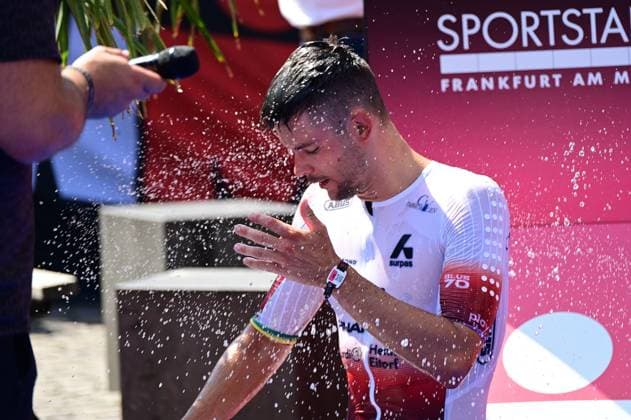 28.06.2026 xkhx Frankfurt am Main Mainova IRONMAN Frankfurt European Championship, EM, Europameisterschaft 2026 Im Ziel Jan Stratmann (GER) *** June 28, 2026 xkhx Frankfurt am Main Mainova IRONMAN Frankfurt European Championship 2026 At the finish line: Jan Stratmann (GER)