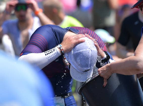 28.06.2026, xblx, Leichtathletik Ironman, Mainova IRONMAN European Championship, EM, Europameisterschaft Frankfurt 2026 v.l. Verpflegung, verpflegen, Wasser, trinken, Laufstrecke, Laufen, Lauf, Marathon, (DFL DFB REGULATIONS PROHIBIT ANY USE OF PHOTOGRAPHS as IMAGE SEQUENCES and or QUASI-VIDEO) Frankfurt *** June 28, 2026, xblx, Track and Field Ironman, Mainova IRONMAN European Championship Frankfurt 2026 v l Refreshments, provide refreshments, water, drink, running course, running, run, Marathon, DFL DFB REGULATIONS PROHIBIT ANY USE OF PHOTOGRAPHS as IMAGE SEQUENCES and or QUASI-VIDEO Frankfurt