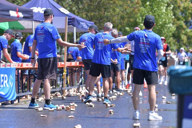 28.06.2026, xblx, Leichtathletik Ironman, Mainova IRONMAN European Championship, EM, Europameisterschaft Frankfurt 2026 v.l. Verpflegung, verpflegen, Wasser, trinken, Laufstrecke, Laufen, Lauf, Marathon, (DFL DFB REGULATIONS PROHIBIT ANY USE OF PHOTOGRAPHS as IMAGE SEQUENCES and or QUASI-VIDEO) Frankfurt *** June 28, 2026, xblx, Track and Field Ironman, Mainova IRONMAN European Championship Frankfurt 2026 v l Refreshments, provide refreshments, water, drink, running course, running, run, Marathon, DFL DFB REGULATIONS PROHIBIT ANY USE OF PHOTOGRAPHS as IMAGE SEQUENCES and or QUASI-VIDEO Frankfurt