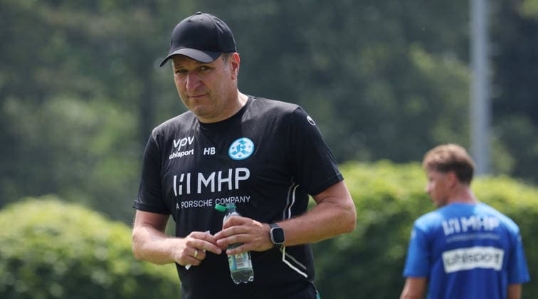 Stuttgart -Degerloch, Fußball SV Stuttgarter Kickers Trainingsauftakt, Trainer Holger Bachthaler, *** Stuttgart Degerloch, Soccer: SV Stuttgarter Kickers Start of Training, Coach Holger Bachthaler,