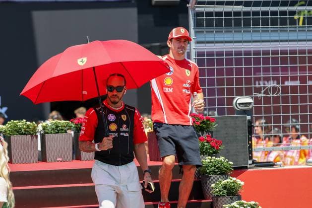 Drivers Parade, Lewis Hamilton (Scuderia Ferrari HP 44), Charles Leclerc (Scuderia Ferrari HP 16), Rennen, Grosser Preis von Oesterreich, Motorsport, Herren, Formel 1, 28.06.2026 Spielberg Steiermark Oesterreich *** Drivers Parade, Lewis Hamilton (Scuderia Ferrari HP 44), Charles Leclerc (Scuderia Ferrari HP 16), Race, Austrian Grand Prix, Motorsports, Men, Formula 1, June 28, 2026, Spielberg, Styria, Austria Copyright: xkolbert-press ChristianxKolbertx