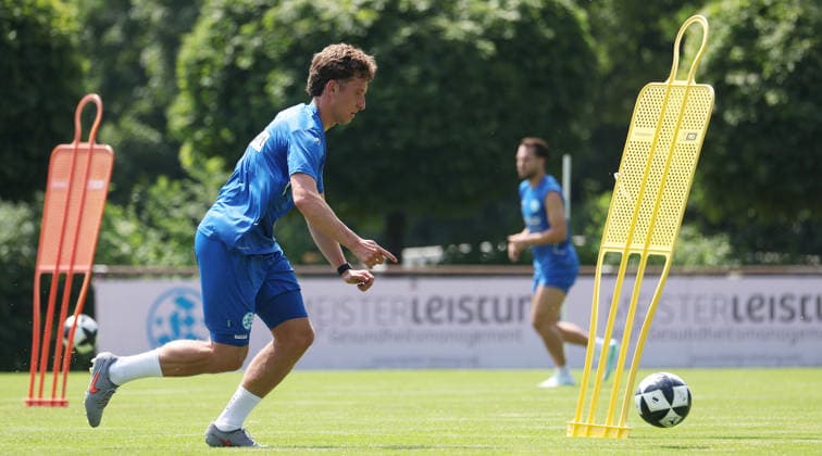 Stuttgart -Degerloch, Fußball SV Stuttgarter Kickers Trainingsauftakt, Neuzugang Malik Sama *** Stuttgart Degerloch, Soccer: SV Stuttgarter Kickers Kick Off Training, New Signing Malik Sama