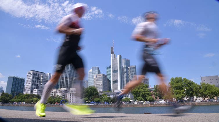 28.06.2026, xblx, Leichtathletik Ironman, Mainova IRONMAN European Championship, EM, Europameisterschaft Frankfurt 2026 v.l. Laufstrecke, Laufen, Lauf, Marathon, (DFL DFB REGULATIONS PROHIBIT ANY USE OF PHOTOGRAPHS as IMAGE SEQUENCES and or QUASI-VIDEO) Frankfurt *** June 28, 2026, xblx, Track and Field Ironman, Mainova IRONMAN European Championship Frankfurt 2026 v l Running Course, Running, Run, Marathon, DFL DFB REGULATIONS PROHIBIT ANY USE OF PHOTOGRAPHS as IMAGE SEQUENCES and or QUASI-VIDEO Frankfurt