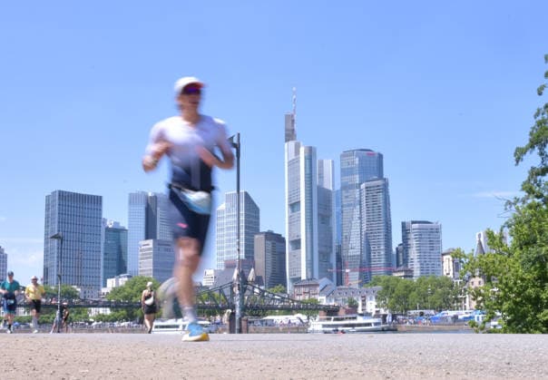 28.06.2026, xblx, Leichtathletik Ironman, Mainova IRONMAN European Championship, EM, Europameisterschaft Frankfurt 2026 v.l. Laufstrecke, Laufen, Lauf, Marathon, (DFL DFB REGULATIONS PROHIBIT ANY USE OF PHOTOGRAPHS as IMAGE SEQUENCES and or QUASI-VIDEO) Frankfurt *** June 28, 2026, xblx, Track and Field Ironman, Mainova IRONMAN European Championship Frankfurt 2026 v l Running Course, Running, Run, Marathon, DFL DFB REGULATIONS PROHIBIT ANY USE OF PHOTOGRAPHS as IMAGE SEQUENCES and or QUASI-VIDEO Frankfurt