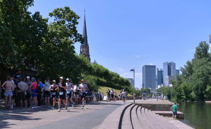 28.06.2026, xblx, Leichtathletik Ironman, Mainova IRONMAN European Championship, EM, Europameisterschaft Frankfurt 2026 v.l. Laufstrecke, Laufen, Lauf, Marathon, (DFL DFB REGULATIONS PROHIBIT ANY USE OF PHOTOGRAPHS as IMAGE SEQUENCES and or QUASI-VIDEO) Frankfurt *** June 28, 2026, xblx, Track and Field Ironman, Mainova IRONMAN European Championship Frankfurt 2026 v l Running Course, Running, Run, Marathon, DFL DFB REGULATIONS PROHIBIT ANY USE OF PHOTOGRAPHS as IMAGE SEQUENCES and or QUASI-VIDEO Frankfurt