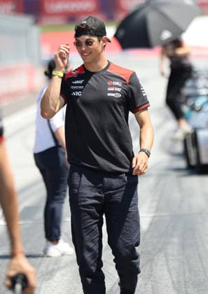 28.06.2026, Red Bull Ring, Spielberg, Formel 1 Großer Preis von Österreich 2026 , im Bild Fahrerparade Fahrerparade, Oliver Bearman (GBR), TGR Haas F1 Team (Photo by Milan Klemenc Hasan Bratic DeFodi Images) - *** June 28, 2026, Red Bull Ring, Spielberg, 2026 Formula 1 Austrian Grand Prix; pictured: drivers parade, Oliver Bearman (GBR), TGR Haas F1 Team. Photo by Milan Klemenc, Hasan Bratic, DeFodi Images