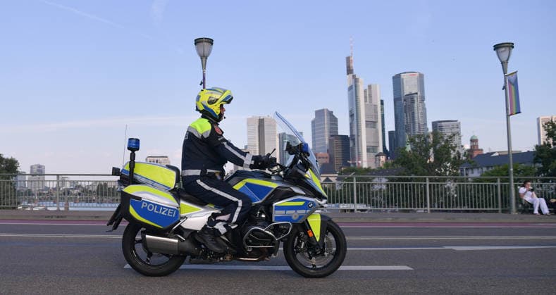 28.06.2026, xblx, Leichtathletik Ironman, Mainova IRONMAN European Championship, EM, Europameisterschaft Frankfurt 2026 v.l. Polizei (DFL DFB REGULATIONS PROHIBIT ANY USE OF PHOTOGRAPHS as IMAGE SEQUENCES and or QUASI-VIDEO) Frankfurt *** June 28, 2026, xblx, Track and Field Ironman, Mainova IRONMAN European Championship Frankfurt 2026 v l Police DFL DFB REGULATIONS PROHIBIT ANY USE OF PHOTOGRAPHS as IMAGE SEQUENCES and or QUASI-VIDEO Frankfurt