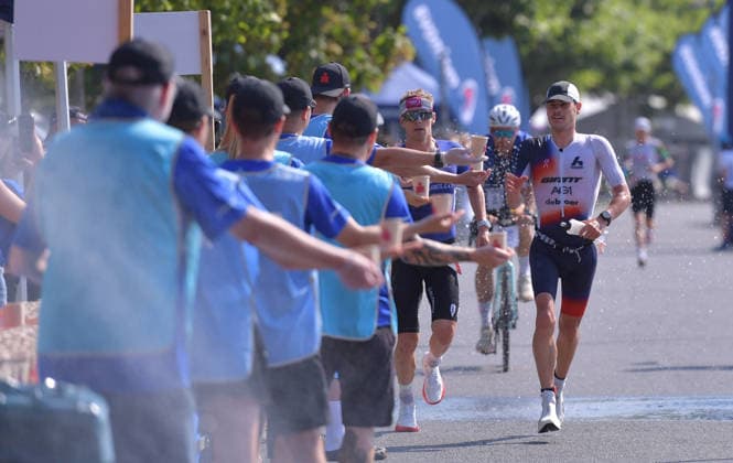 28.06.2026, xblx, Leichtathletik Ironman, Mainova IRONMAN European Championship, EM, Europameisterschaft Frankfurt 2026 v.l. Laufstrecke, Laufen, Lauf, Marathon, Verpflegung, verpflegen, Wasser, trinken,, Casper Stornes (NOR), Gustav Iden (NOR) (DFL DFB REGULATIONS PROHIBIT ANY USE OF PHOTOGRAPHS as IMAGE SEQUENCES and or QUASI-VIDEO) Frankfurt *** June 28, 2026, xblx, Track and Field Ironman, Mainova IRONMAN European Championship Frankfurt 2026 v l Running Course, Running, Run, Marathon, Refreshments, Water, Drinking, Casper Stornes NOR, Gustav Iden NOR DFL DFB REGULATIONS PROHIBIT ANY USE OF PHOTOGRAPHS as IMAGE SEQUENCES and or QUASI-VIDEO Frankfurt
