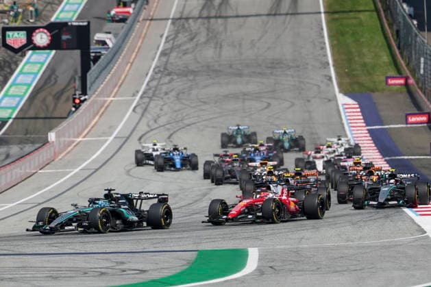 MOTORSPORTS, FORMULA 1 - GP of Austria 2026 SPIELBERG,AUSTRIA,28.JUN.26 - MOTORSPORTS, FORMULA 1 - Grand Prix of Austria, Red Bull Ring. Image shows George Russell (GBR Mercedes) leads at the start of the race.  GEPAxpictures xMatthiasxTrinkl