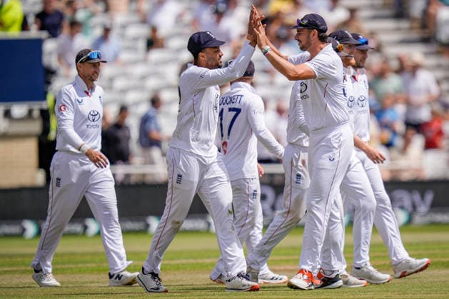 3rd Rothesay Test Match Day 4 England v New Zealand Emilio Gay of England celebrates the wicket of Tom Blundell of New Zealand caught hooking the ball off the bowling off Jofra Archer of England during the 3rd Rothesay Test Match Day 4 match England vs New Zealand at Trent Bridge, Nottingham, United Kingdom on 28 June 2026 (Photo by Maynard Manyowa News Images) Nottingham Trent Bridge Nottinghamshire United Kingdom Copyright: xMaynardxManyowa NewsxImagesx