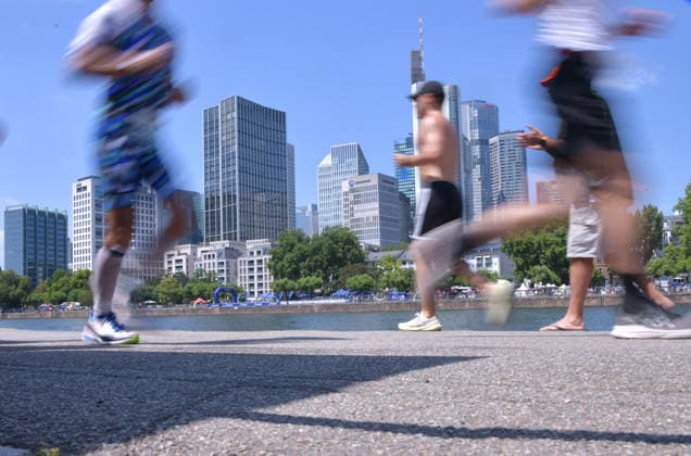 28.06.2026, xblx, Leichtathletik Ironman, Mainova IRONMAN European Championship, EM, Europameisterschaft Frankfurt 2026 v.l. Laufstrecke, Laufen, Lauf, Marathon, (DFL DFB REGULATIONS PROHIBIT ANY USE OF PHOTOGRAPHS as IMAGE SEQUENCES and or QUASI-VIDEO) Frankfurt *** June 28, 2026, xblx, Track and Field Ironman, Mainova IRONMAN European Championship Frankfurt 2026 v l Running Course, Running, Run, Marathon, DFL DFB REGULATIONS PROHIBIT ANY USE OF PHOTOGRAPHS as IMAGE SEQUENCES and or QUASI-VIDEO Frankfurt
