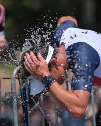 28.06.2026, xblx, Leichtathletik Ironman, Mainova IRONMAN European Championship, EM, Europameisterschaft Frankfurt 2026 v.l. Laufstrecke, Laufen, Lauf, Marathon, , Verpflegung, verpflegen, Wasser, trinken, (DFL DFB REGULATIONS PROHIBIT ANY USE OF PHOTOGRAPHS as IMAGE SEQUENCES and or QUASI-VIDEO) Frankfurt *** June 28, 2026, xblx, Track and Field Ironman, Mainova IRONMAN European Championship Frankfurt 2026 v l Running Course, Running, Run, Marathon, , Refreshments, Refresh, Water, Drink, DFL DFB REGULATIONS PROHIBIT ANY USE OF PHOTOGRAPHS AS IMAGE SEQUENCES AND OR QUASI-VIDEO Frankfurt
