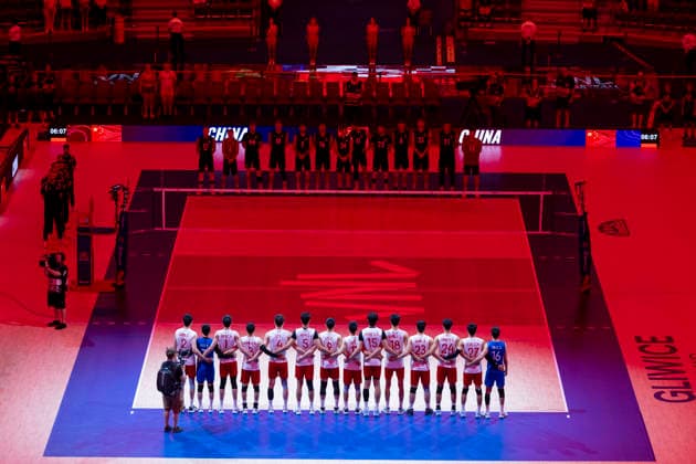 VNL China - Germany 28.06.2026 volleyball, Gliwice , Arena Pre Zero , Mens Volleyball Nations League 2026 FIVB VNL (siatkowka, Liga Narodow, Chiny - Niemcy ), game , match China - Germany image shows: team China during anthem (in light) Chuan Jiang (2) Zihua Wen (1) Hebin Wang (3) Lei Li (4) Hanlin Hu 95) Yongzhen Li (9) Zhai Wu (11) Shikun Peng (15) Changli Wang (18) Bin Wang (23) Baoqi Yang (24) Zhihong Xue (27) Zongshuai Qu (R) photo Katarzyna Plewczynska Fotostyk Copyright: xKatarzynaxPlewczynskax 20260628KAPL5151