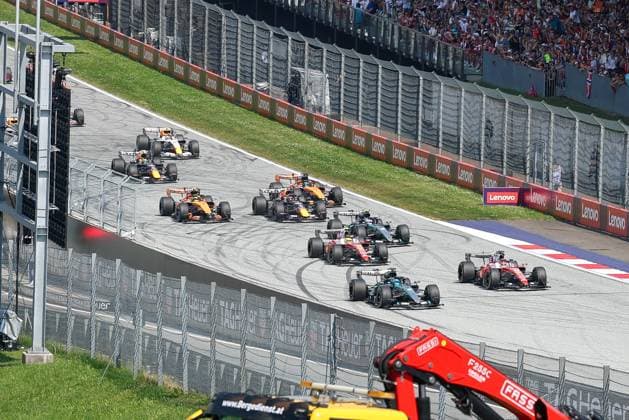 Start, George Russell (Mercedes-AMG Petronas 63), Charles Leclerc (Scuderia Ferrari HP 16), Lewis Hamilton (Scuderia Ferrari HP 44), Kimi Antonelli (Mercedes-AMG Petronas 12), Max Verstappen (Oracle Red Bull Racing 3), Lando Norris (McLaren Formula 1 Team 1), Oscar Piastri (McLaren Formula 1 Team 81), Rennen, Grosser Preis von Oesterreich, Motorsport, Herren, Formel 1, 28.06.2026 Spielberg Steiermark Oesterreich *** Start, George Russell, Mercedes AMG Petronas 63, Charles Leclerc, Scuderia Ferrari HP 16, Lewis Hamilton, Scuderia Ferrari HP 44, Kimi Antonelli, Mercedes AMG Petronas 12, Max Verstappen, Oracle Red Bull Racing 3, Lando Norris, McLaren Formula 1 Team 1, Oscar Piastri, McLaren Formula 1 Team 81, Race, Austrian Grand Prix, Motorsports, Men, Formula 1, June 28, 2026, Spielberg, Styria, Austria Copyright: xkolbert-press ChristianxKolbertx