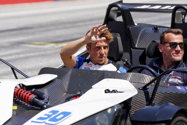 FORMULA ONE AUSTRIAN GRAND PRIX 2026 Liam Lawson 30 (NZL) Racing Bulls at the Driver s Parade during the Formula 1 Lenovo Austrian Grand Prix 2026, 8th round of the 2026 Formula 1 World Championship, WM, Weltmeisterschaft from 26th-28th June, 2026 at the Red Bull Ring, Spielberg, Austria. Credit: Robbie Hoad Every Second Media Editorial use only. All images are copyright Every Second Media Limited. No images may be reproduced without prior permission. Copyright: xIMAGO EveryxSecondxMediax ESM-2048-0426 RobbiexHoadx xEveryxSecondxMediax