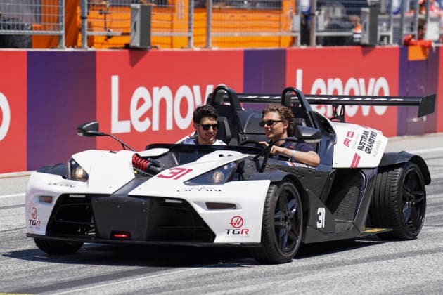 FORMULA ONE AUSTRIAN GRAND PRIX 2026 Esteban Ocon 31 (FRA) Haas F1 Team at the Driver s Parade during the Formula 1 Lenovo Austrian Grand Prix 2026, 8th round of the 2026 Formula 1 World Championship, WM, Weltmeisterschaft from 26th-28th June, 2026 at the Red Bull Ring, Spielberg, Austria. Credit: Robbie Hoad Every Second Media Editorial use only. All images are copyright Every Second Media Limited. No images may be reproduced without prior permission. Copyright: xIMAGO EveryxSecondxMediax ESM-2048-0427 RobbiexHoadx xEveryxSecondxMediax
