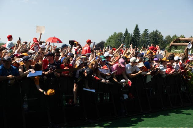 Supporters waiting for the drivers during the Pre-Race of Formula 1 Rolex Austrian Grand Prix 2026 at Red Bull Ring in Spielberg, Austria. Round 10 of the 2026 FIA Formula One World Championship, WM, Weltmeisterschaft held June 26-28, 2026. The Red Bull Ring in Spielberg, set amid the scenic hills of Styria, is one of the shorter circuits on the calendar yet delivers intense wheel-to-wheel racing. Formula 1 Rolex Austrian Grand Prix 2026 - Round 10 - Red Bull Ring F1-2026-R10-AUT